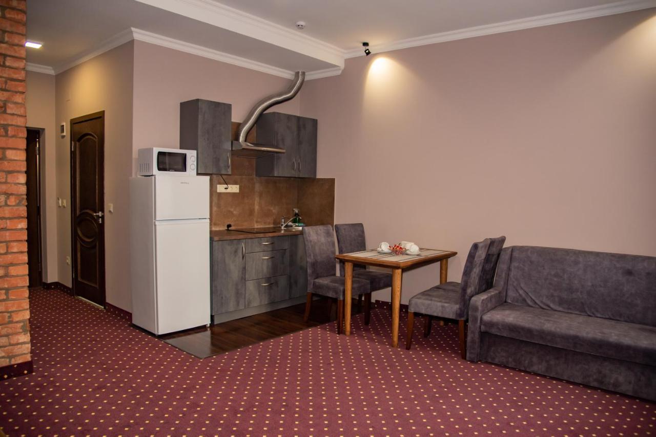 T&S Apart-Hotel Черновцы Экстерьер фото