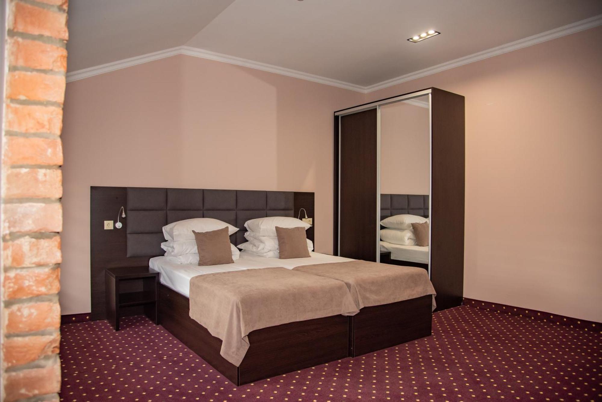 T&S Apart-Hotel Черновцы Экстерьер фото
